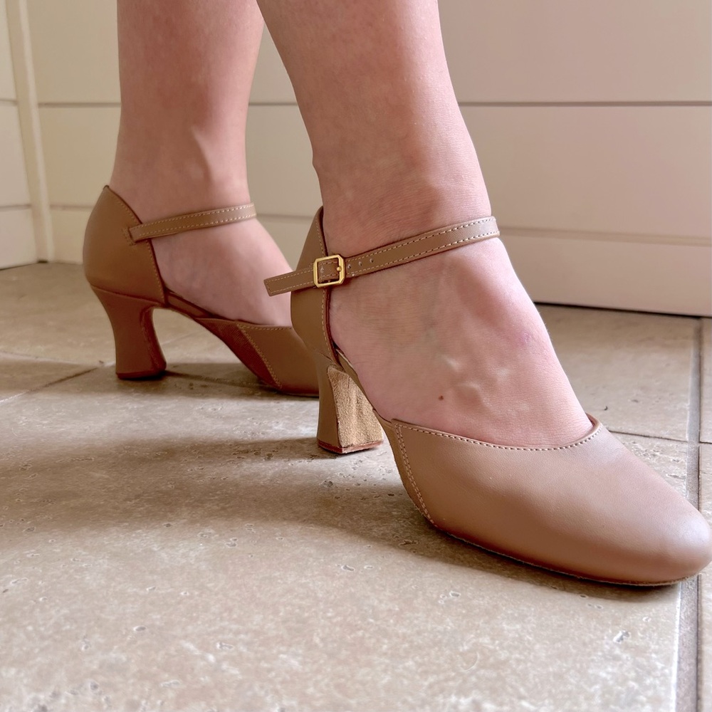 Theatricals Womens EZ Flex 2" Heel Flexible Character Shoe